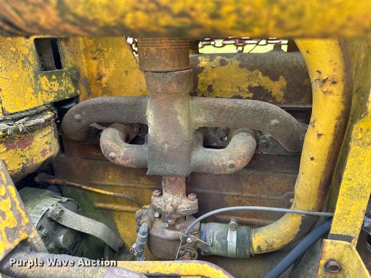 image for item DO4970 International Harvester T340  track loader