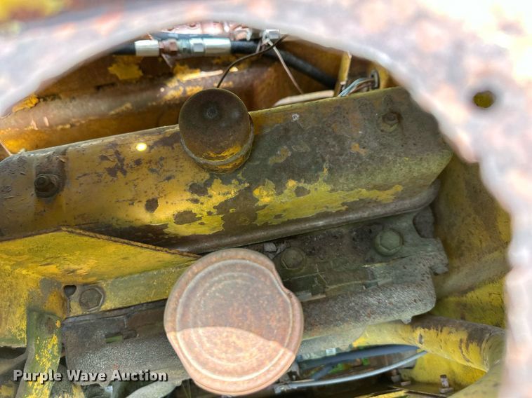 image for item DO4970 International Harvester T340  track loader