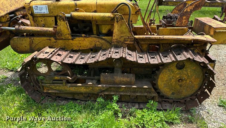 image for item DO4970 International Harvester T340  track loader