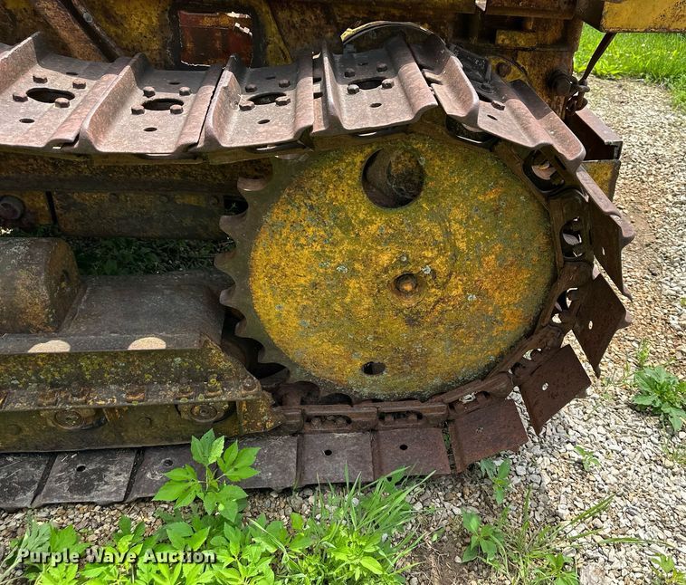 image for item DO4970 International Harvester T340  track loader