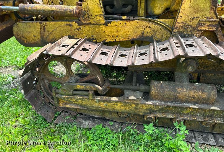 image for item DO4970 International Harvester T340  track loader