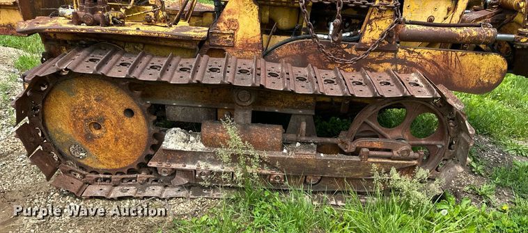 image for item DO4970 International Harvester T340  track loader