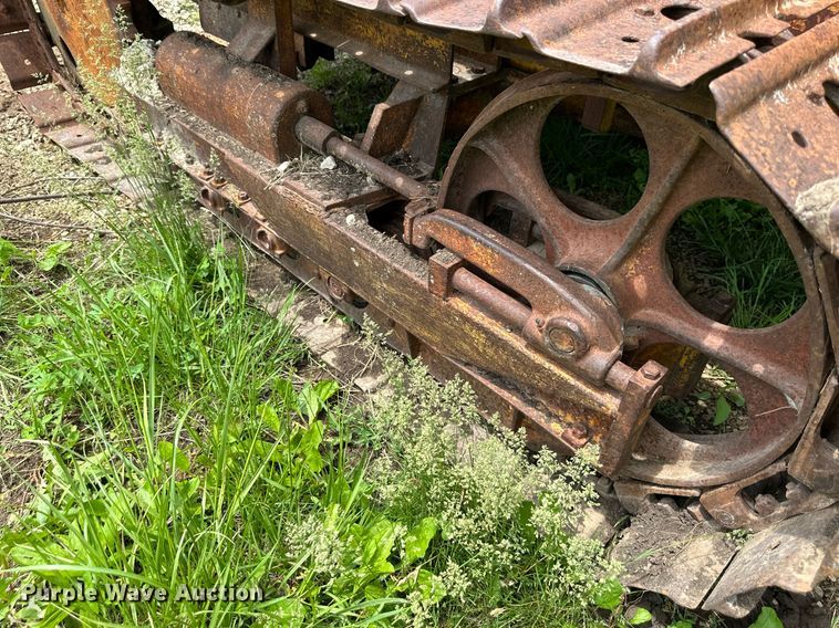 image for item DO4970 International Harvester T340  track loader