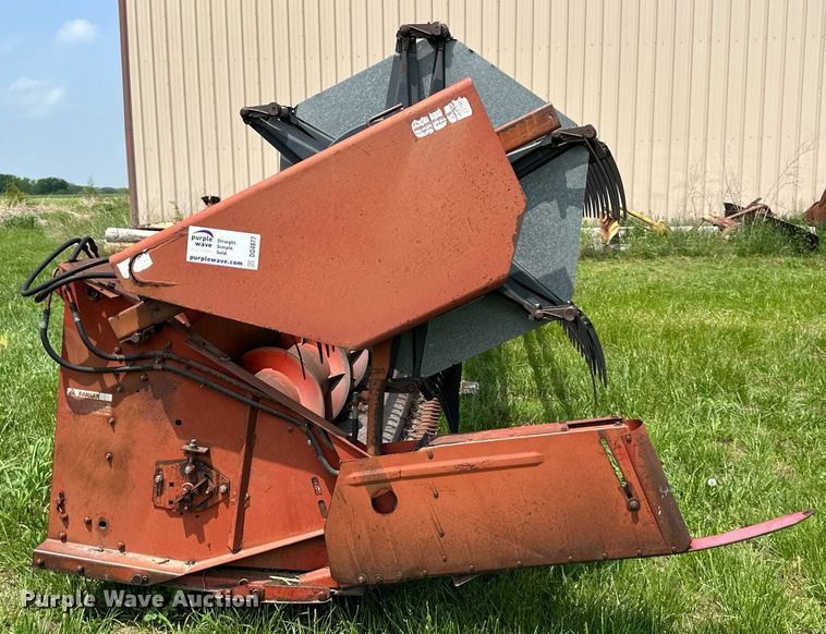 image for item DO4977 International Harvester 820  flex head