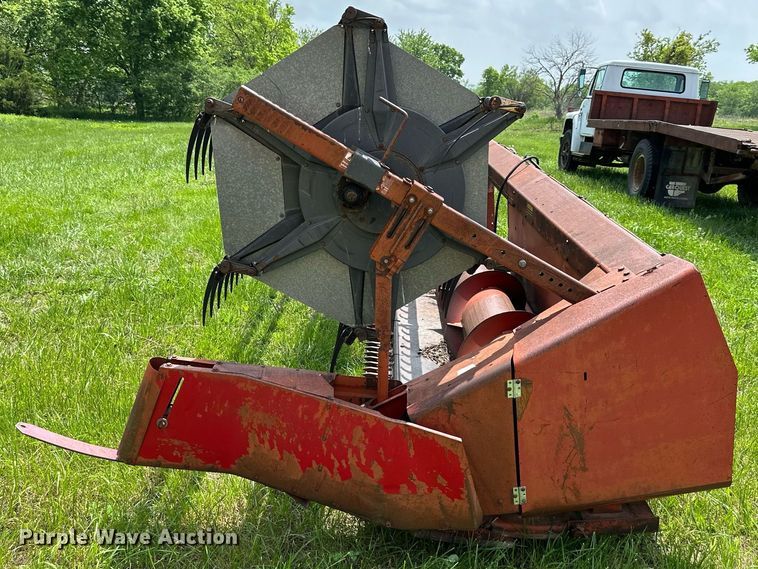 image for item DO4977 International Harvester 820  flex head