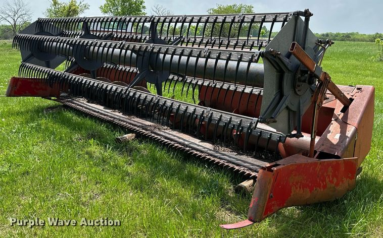 image for item DO4977 International Harvester 820  flex head