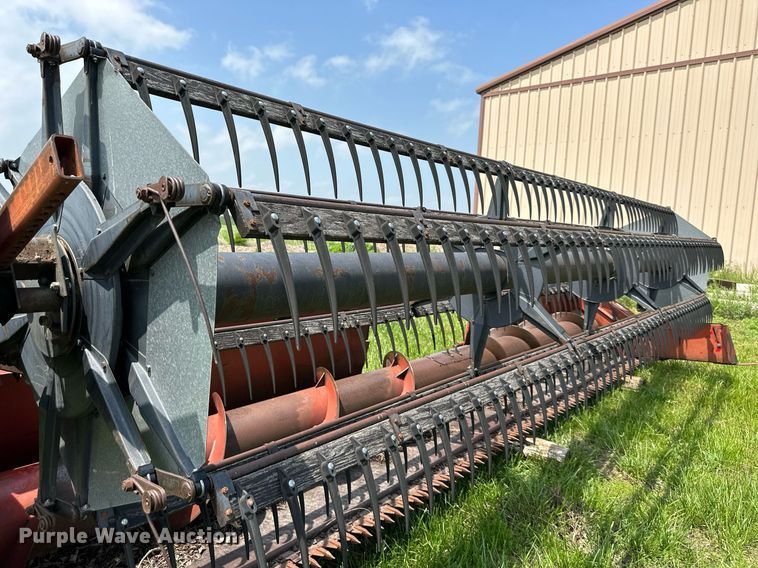 image for item DO4977 International Harvester 820  flex head