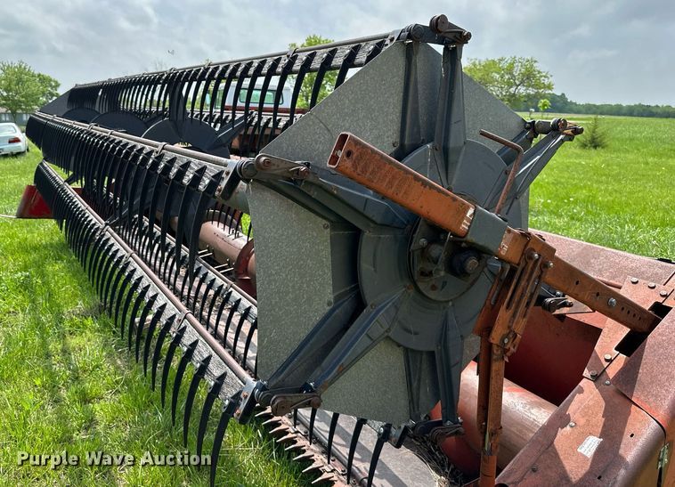 image for item DO4977 International Harvester 820  flex head