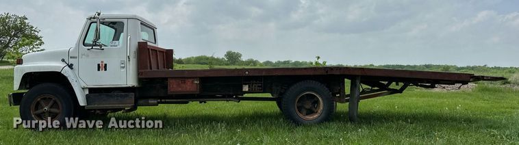 image for item DO4978 1979 International S1800  flatbed truck