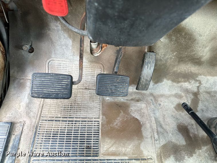 image for item DO4978 1979 International S1800  flatbed truck