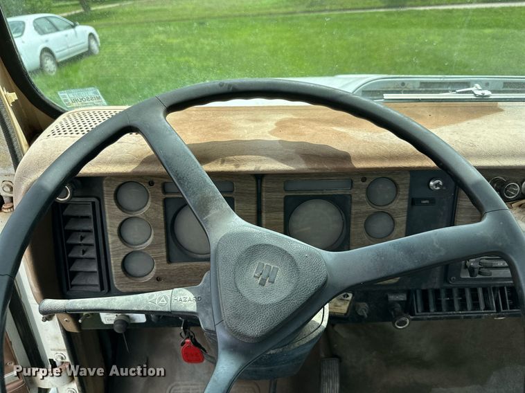 image for item DO4978 1979 International S1800  flatbed truck