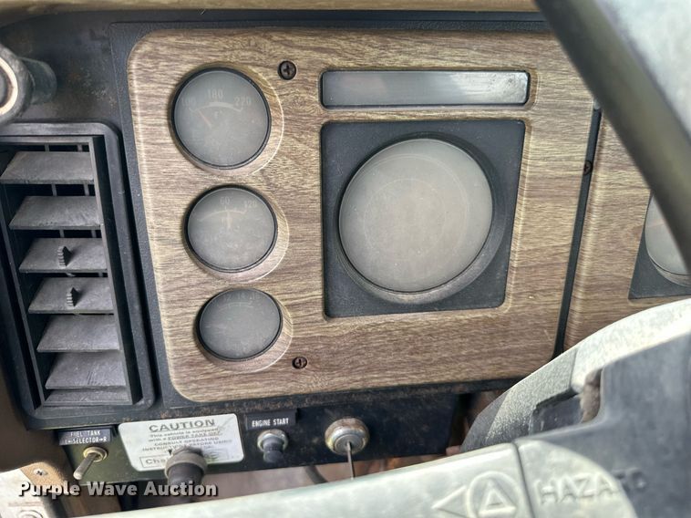 image for item DO4978 1979 International S1800  flatbed truck