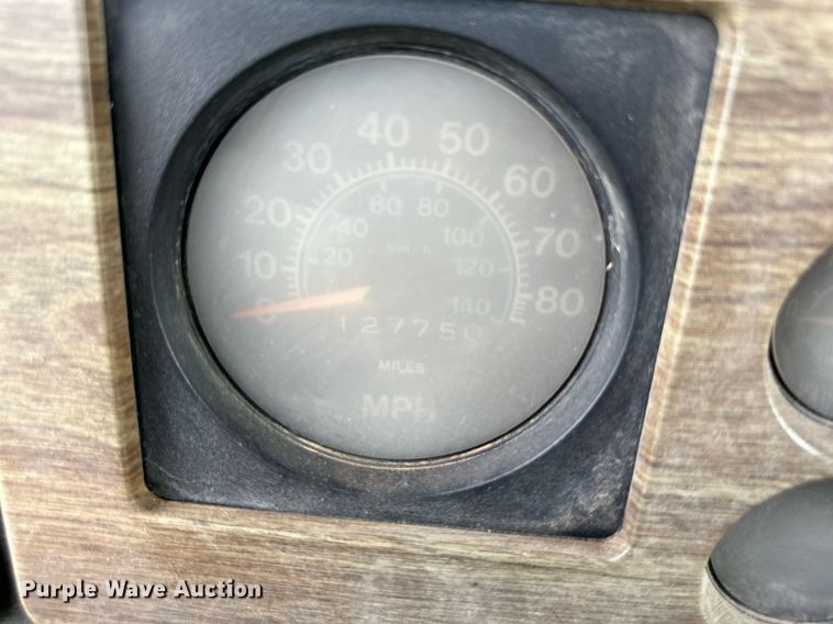 image for item DO4978 1979 International S1800  flatbed truck