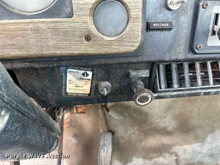 image for item DO4978 1979 International S1800  flatbed truck