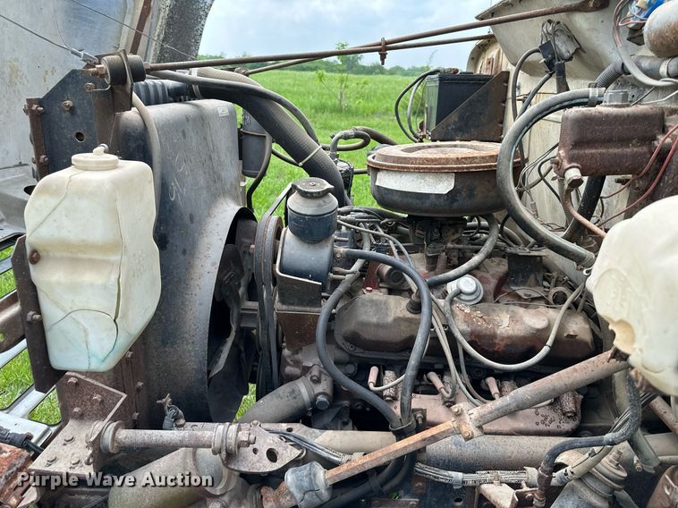 image for item DO4978 1979 International S1800  flatbed truck