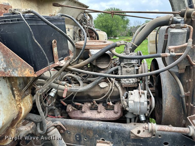 image for item DO4978 1979 International S1800  flatbed truck