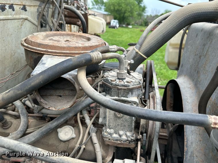 image for item DO4978 1979 International S1800  flatbed truck