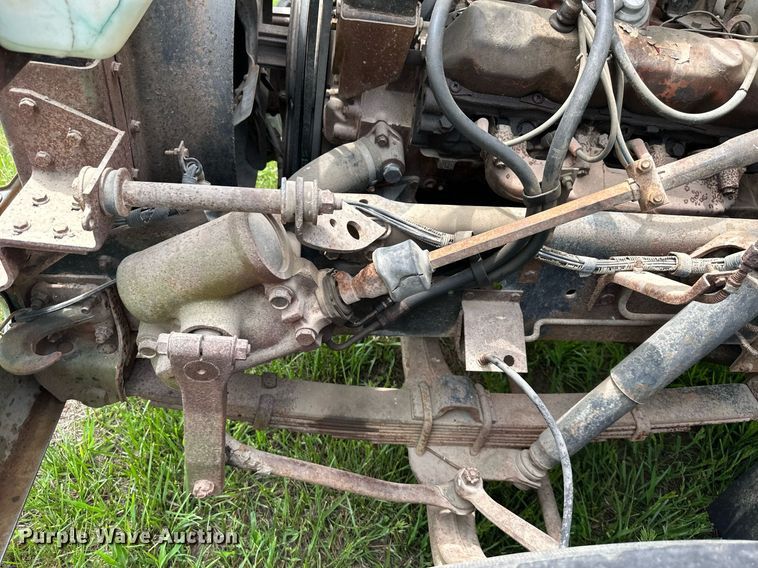 image for item DO4978 1979 International S1800  flatbed truck