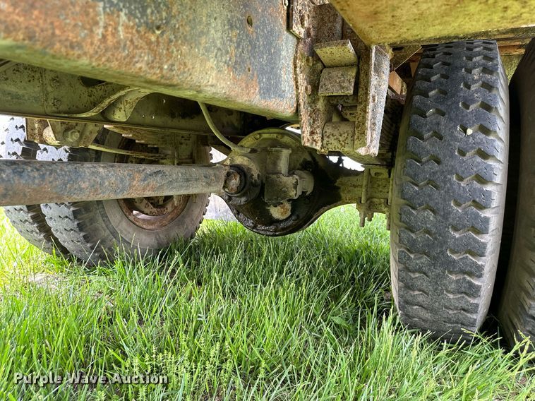 image for item DO4978 1979 International S1800  flatbed truck