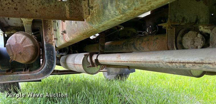 image for item DO4978 1979 International S1800  flatbed truck