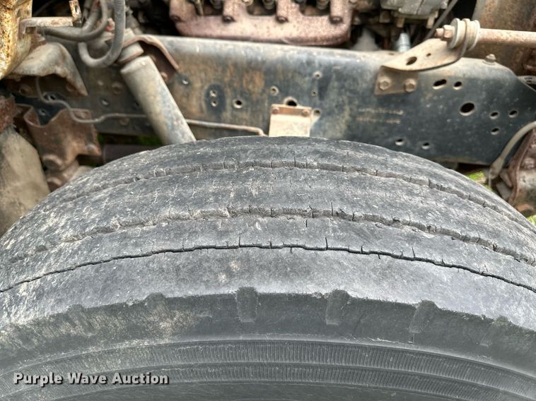 image for item DO4978 1979 International S1800  flatbed truck