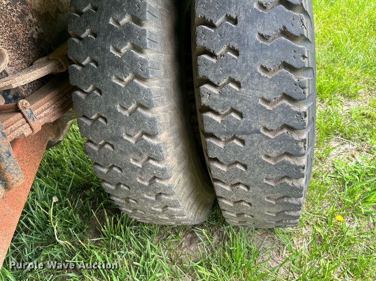 image for item DO4978 1979 International S1800  flatbed truck