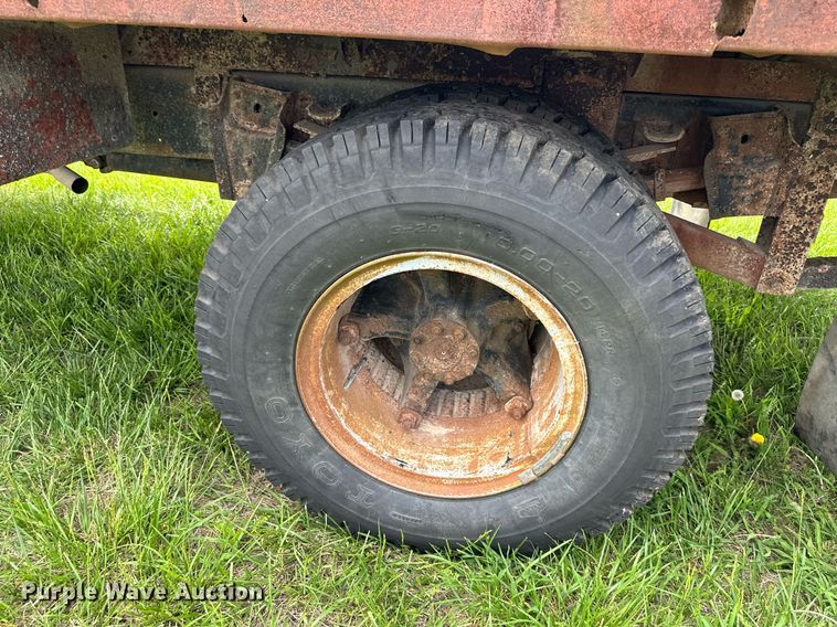 image for item DO4978 1979 International S1800  flatbed truck