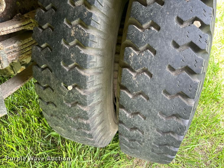 image for item DO4978 1979 International S1800  flatbed truck