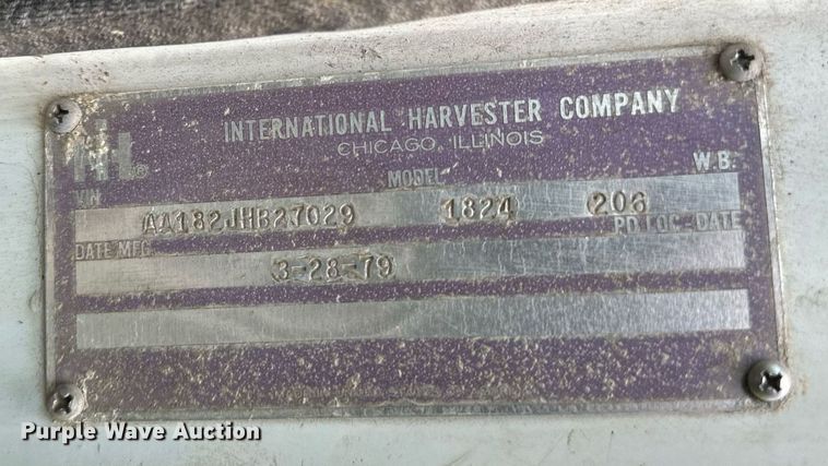 image for item DO4978 1979 International S1800  flatbed truck