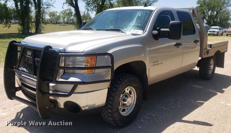 image for item DP7849 2009 GMC Sierra 2500HD  Crew Cab flatbed pickup truck