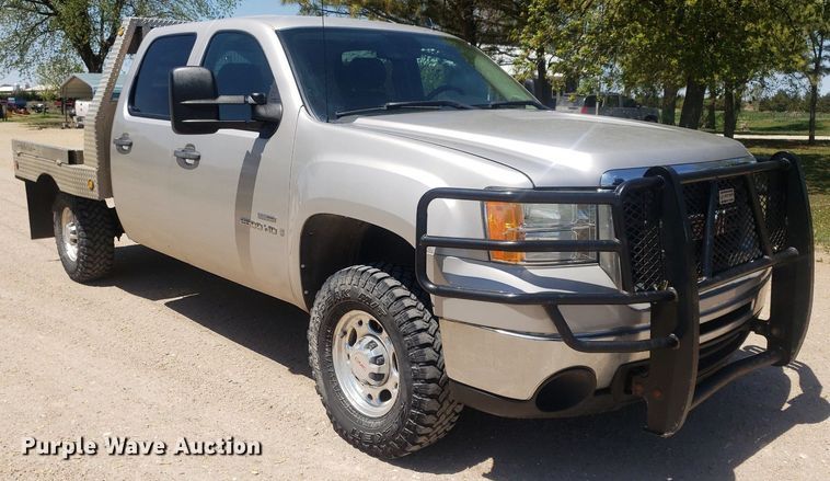 image for item DP7849 2009 GMC Sierra 2500HD  Crew Cab flatbed pickup truck