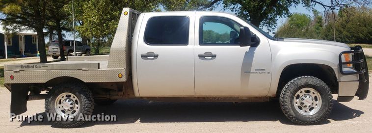 image for item DP7849 2009 GMC Sierra 2500HD  Crew Cab flatbed pickup truck