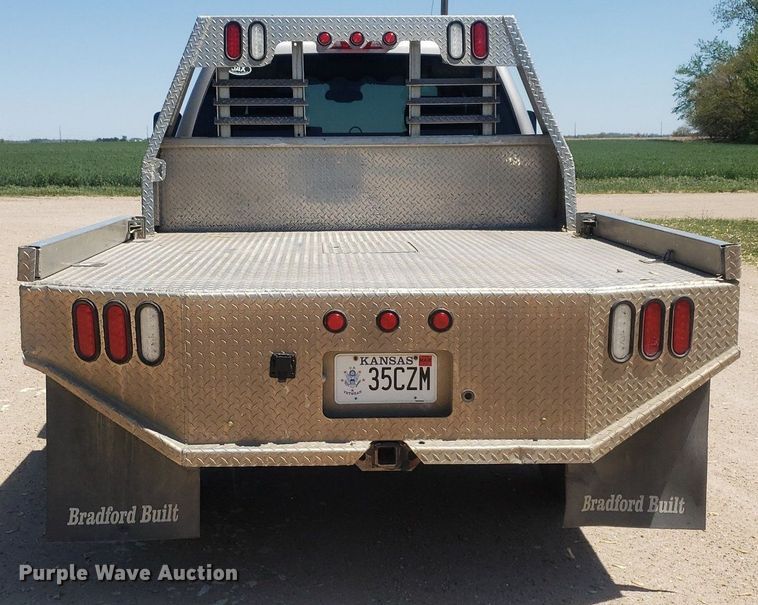 image for item DP7849 2009 GMC Sierra 2500HD  Crew Cab flatbed pickup truck