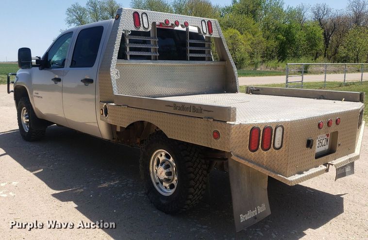 image for item DP7849 2009 GMC Sierra 2500HD  Crew Cab flatbed pickup truck