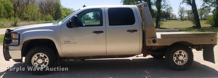 image for item DP7849 2009 GMC Sierra 2500HD  Crew Cab flatbed pickup truck