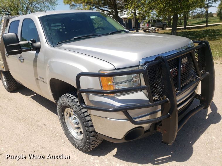 image for item DP7849 2009 GMC Sierra 2500HD  Crew Cab flatbed pickup truck