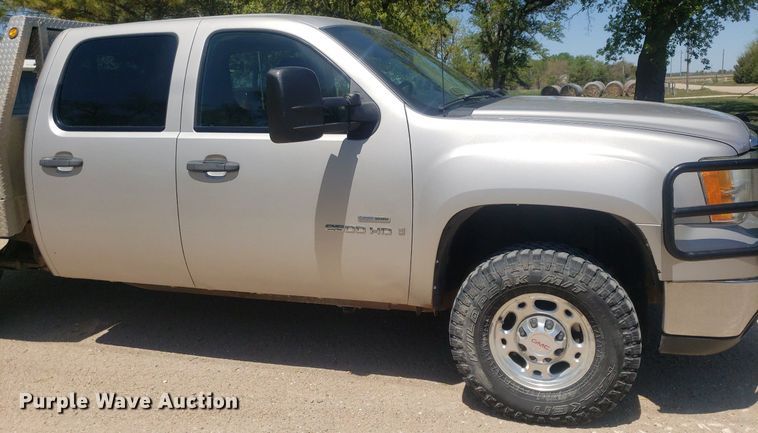 image for item DP7849 2009 GMC Sierra 2500HD  Crew Cab flatbed pickup truck