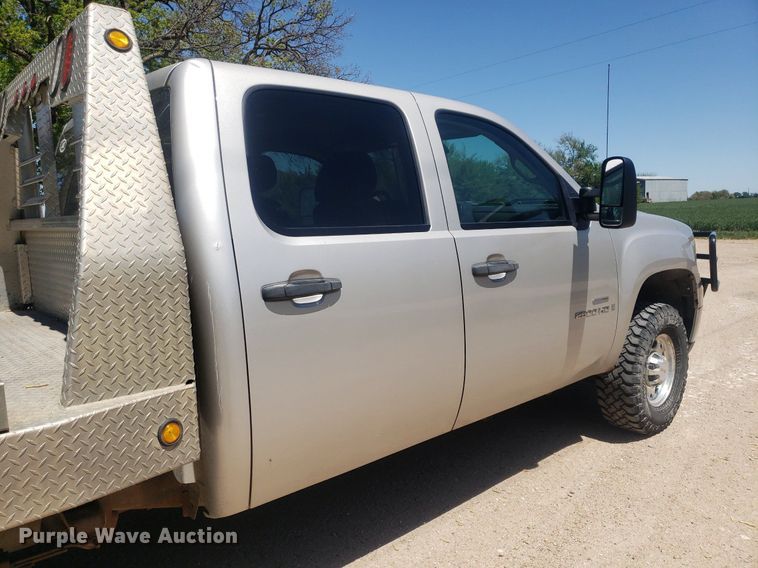 image for item DP7849 2009 GMC Sierra 2500HD  Crew Cab flatbed pickup truck