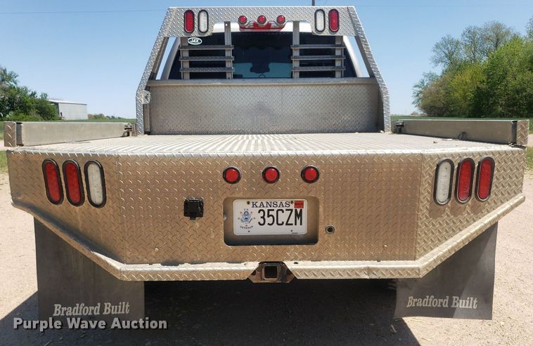 image for item DP7849 2009 GMC Sierra 2500HD  Crew Cab flatbed pickup truck