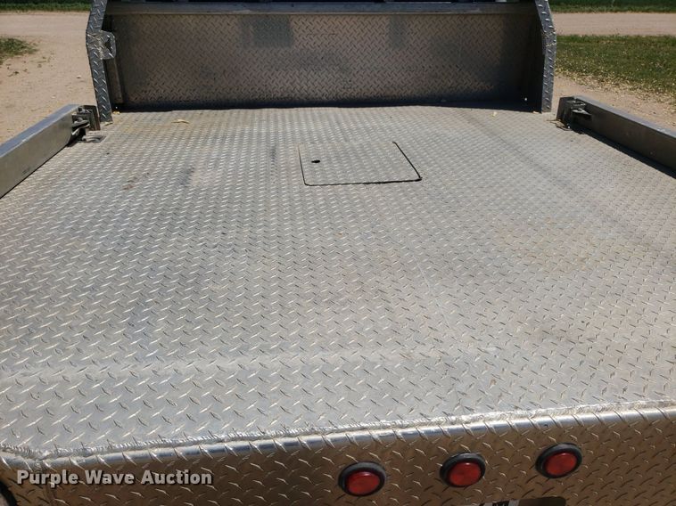 image for item DP7849 2009 GMC Sierra 2500HD  Crew Cab flatbed pickup truck