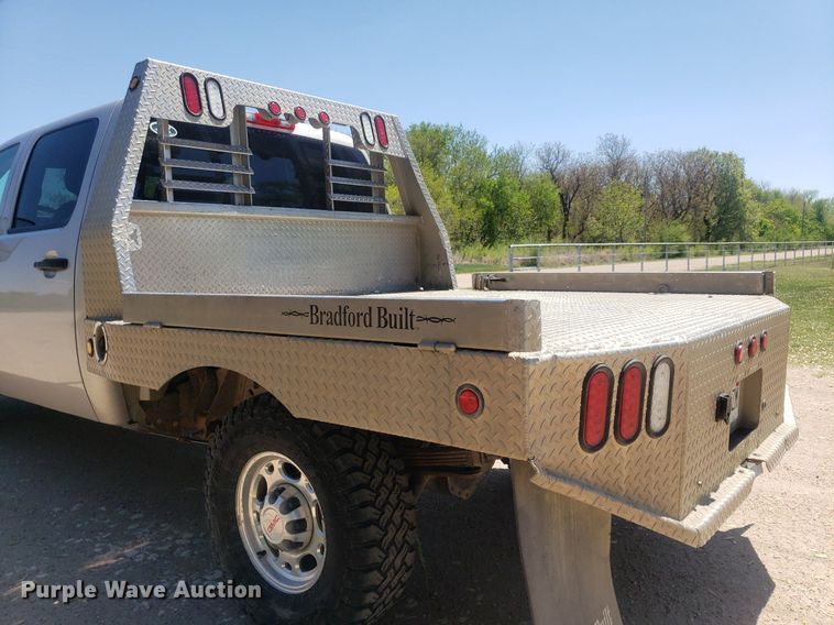 image for item DP7849 2009 GMC Sierra 2500HD  Crew Cab flatbed pickup truck