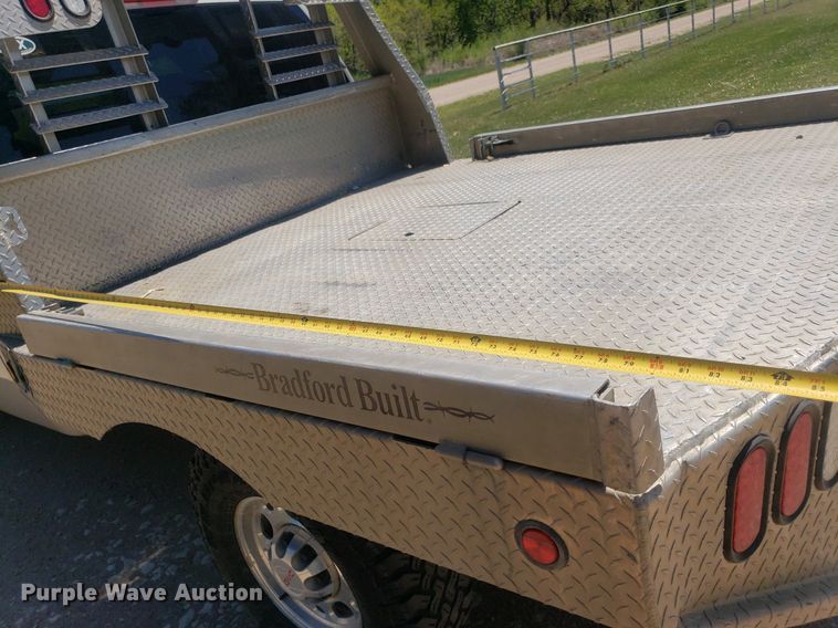 image for item DP7849 2009 GMC Sierra 2500HD  Crew Cab flatbed pickup truck