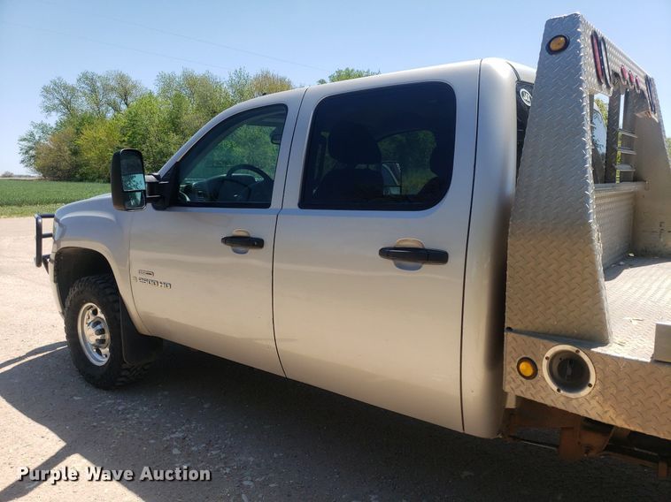 image for item DP7849 2009 GMC Sierra 2500HD  Crew Cab flatbed pickup truck