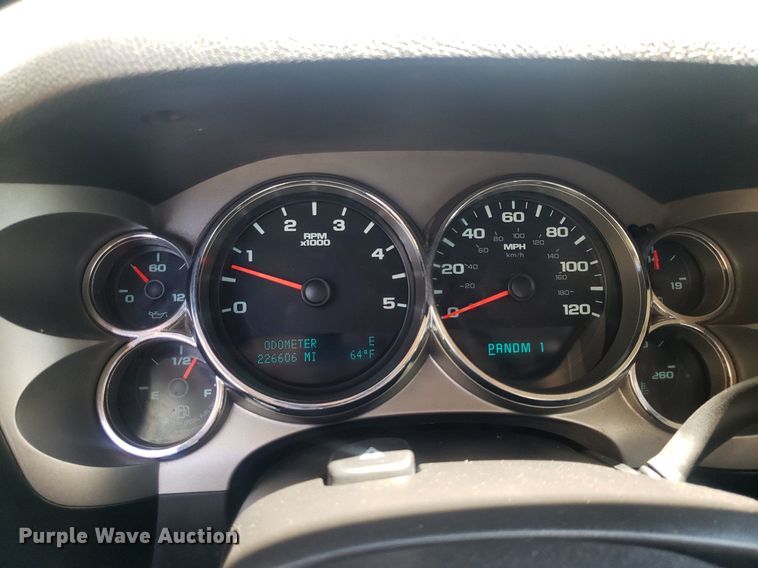 image for item DP7849 2009 GMC Sierra 2500HD  Crew Cab flatbed pickup truck