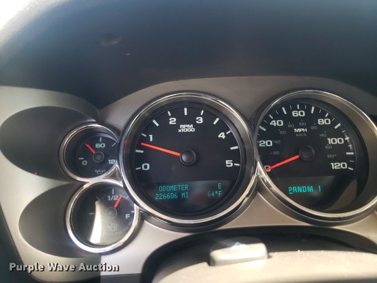 image for item DP7849 2009 GMC Sierra 2500HD  Crew Cab flatbed pickup truck