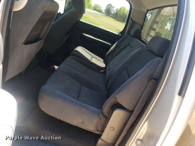 image for item DP7849 2009 GMC Sierra 2500HD  Crew Cab flatbed pickup truck