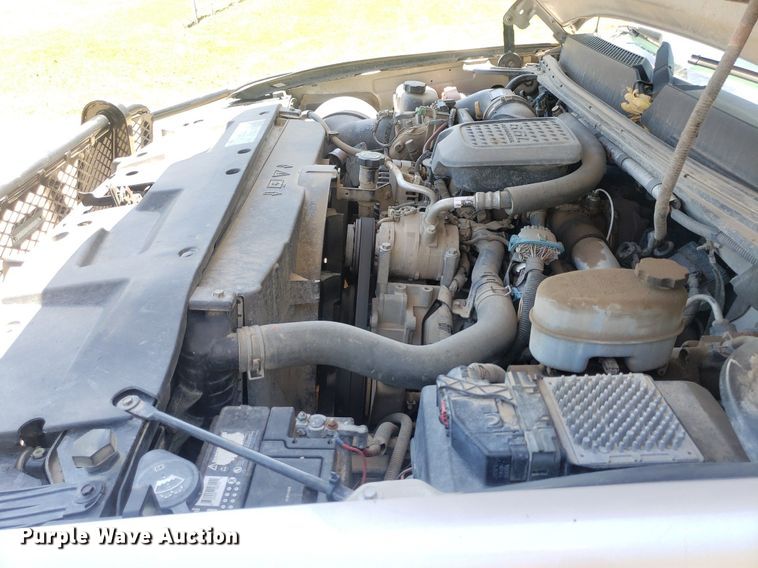 image for item DP7849 2009 GMC Sierra 2500HD  Crew Cab flatbed pickup truck