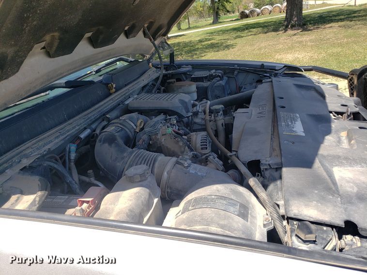 image for item DP7849 2009 GMC Sierra 2500HD  Crew Cab flatbed pickup truck