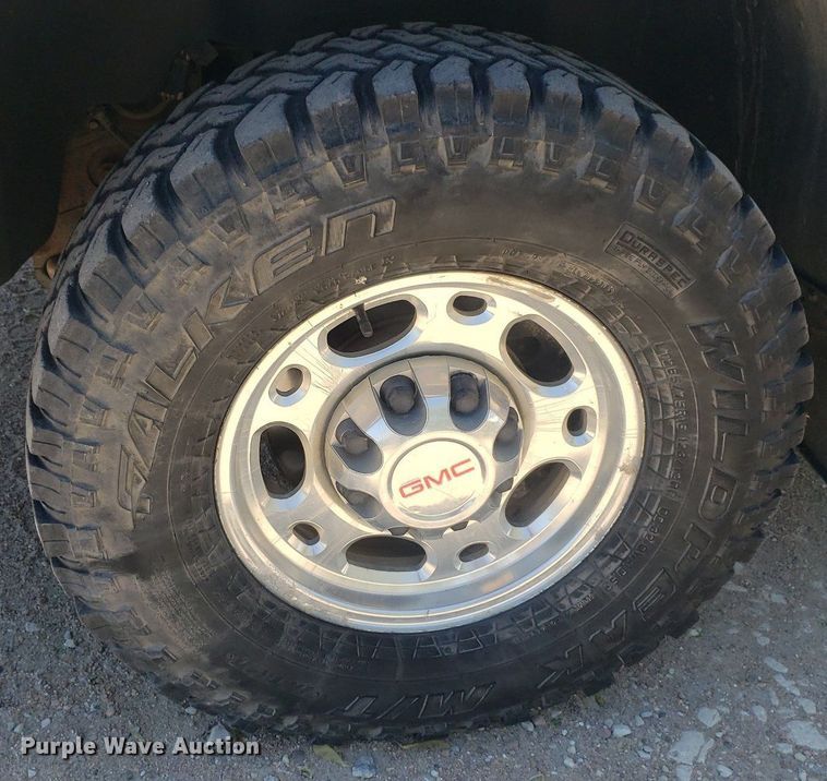 image for item DP7849 2009 GMC Sierra 2500HD  Crew Cab flatbed pickup truck