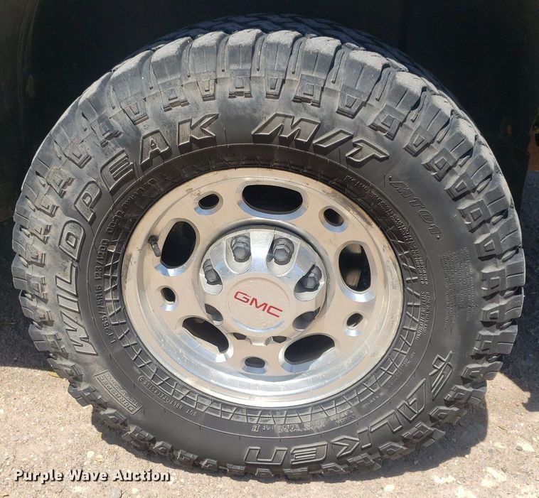 image for item DP7849 2009 GMC Sierra 2500HD  Crew Cab flatbed pickup truck